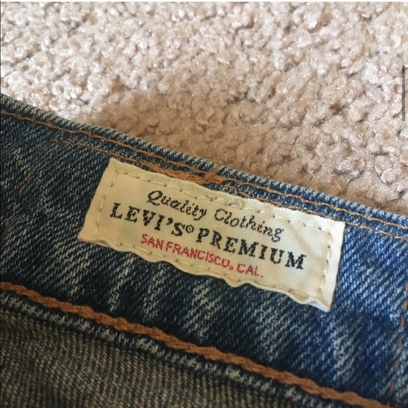Levi’s denim shorts - Picture 3 of 4
